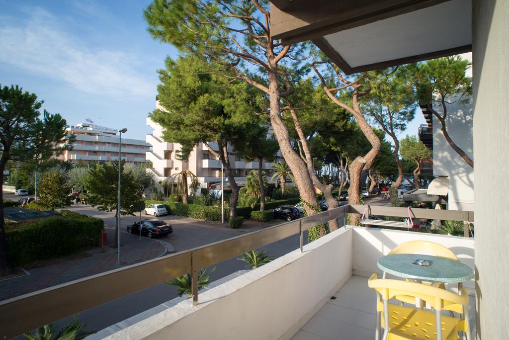 Vierbettzimmer mit Balkon
