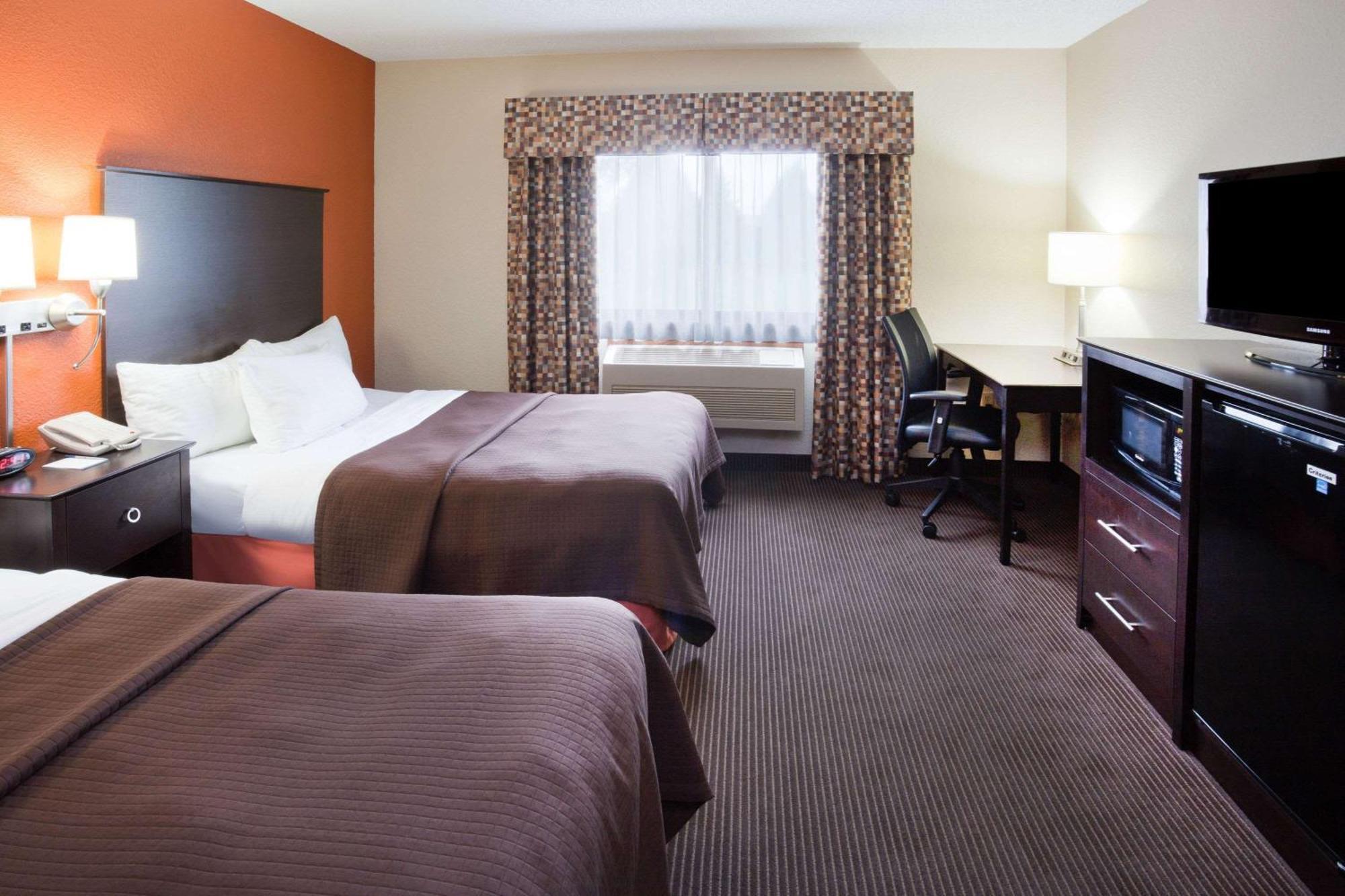 Deluxe Queen Room - Mobility Access/Non-Smoking