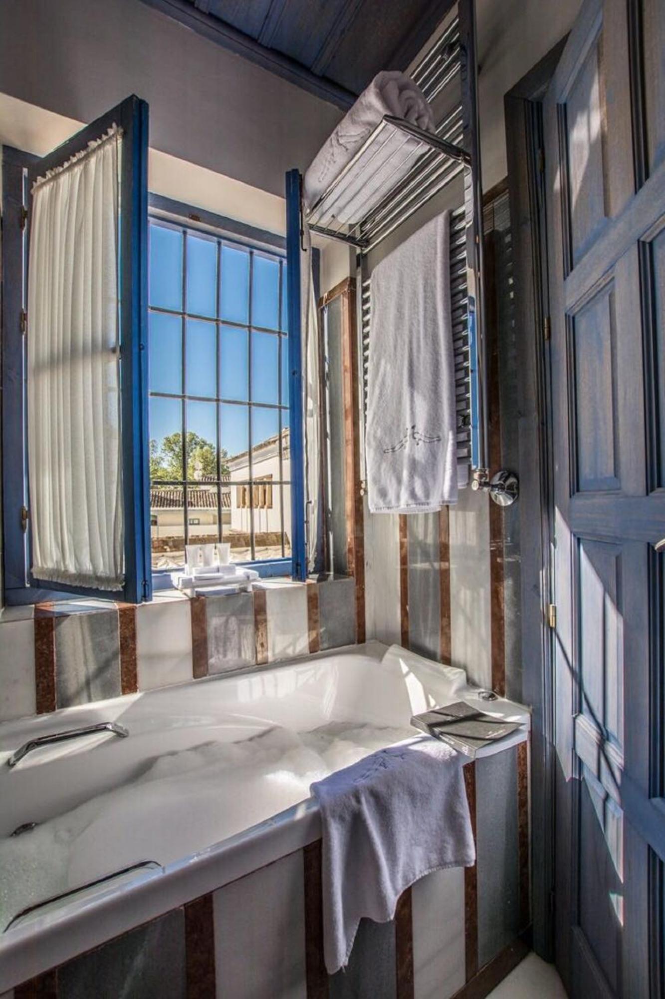 Classic Double or Twin Spa Bath