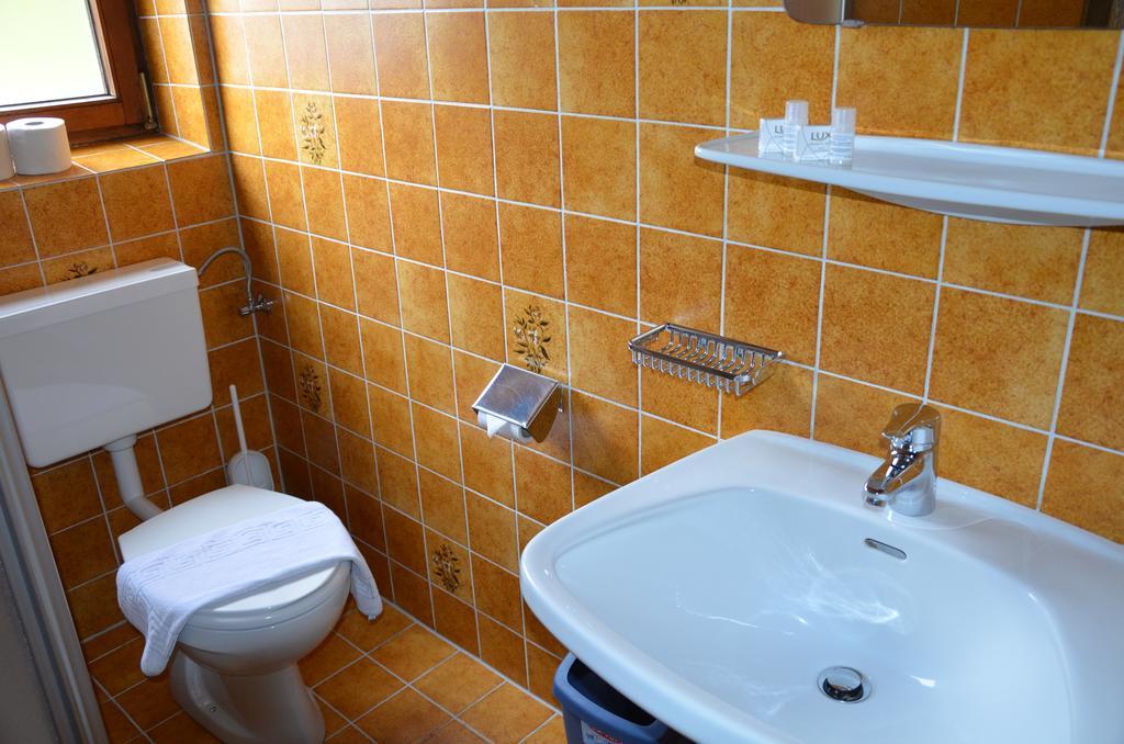Standard Double Room 01