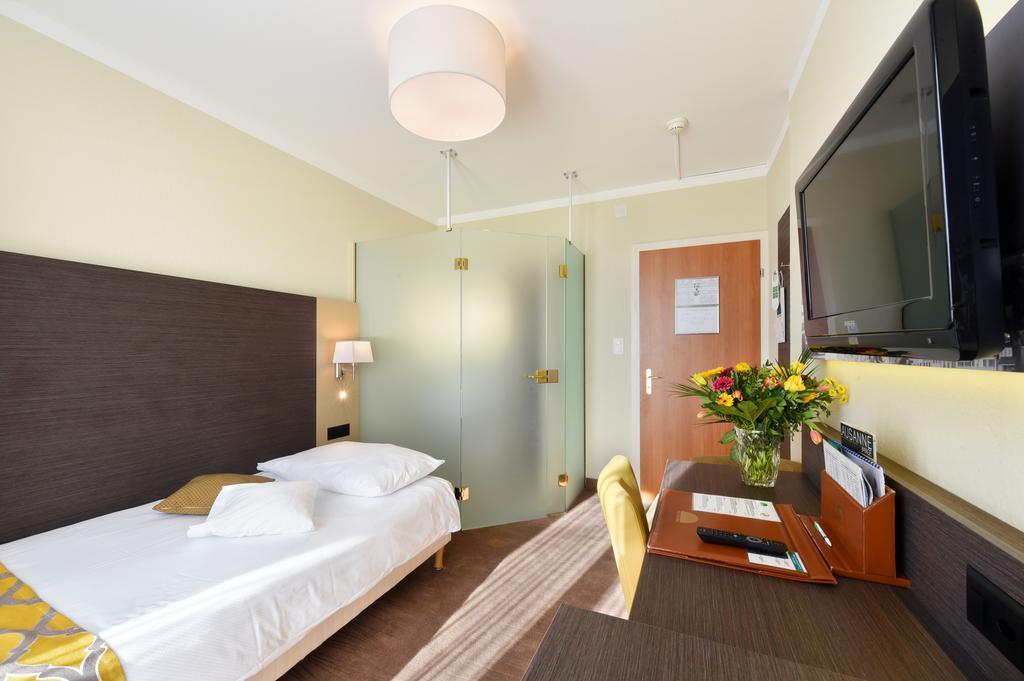 Single Room Lake Side