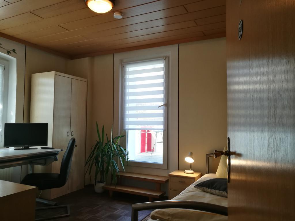 Einzelzimmer mit Balkon