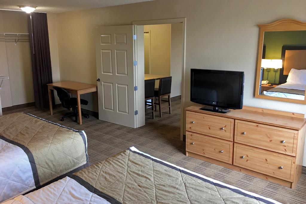 One Bedroom Suite 2 Queen Beds Non-Smoking