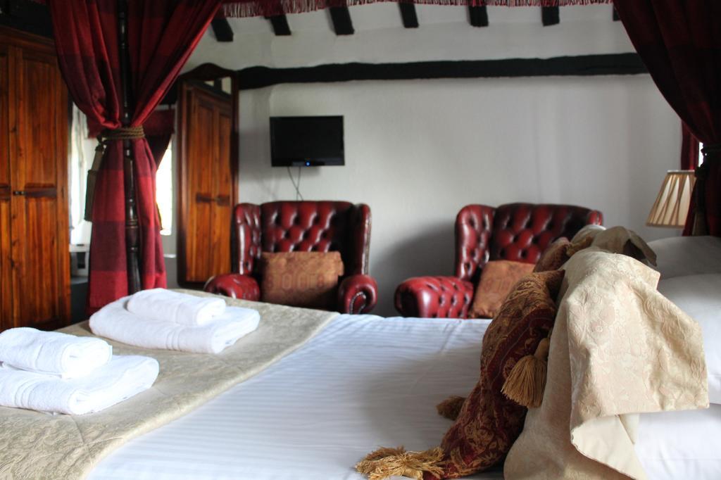King Four Poster