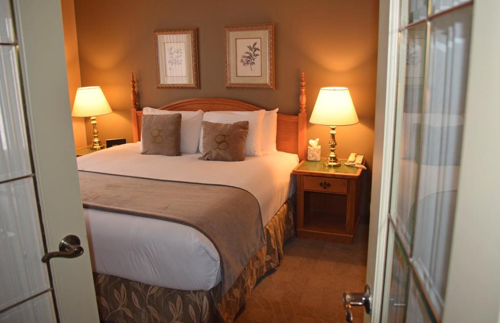 Executive Suite with One King Bed