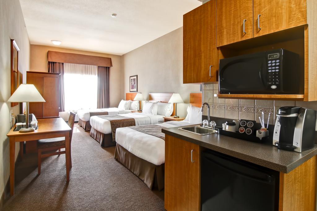 Double Room with Three Double Beds