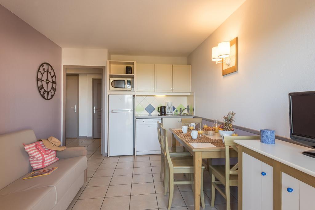 One-Bedroom Apartment Sleeping Alcove Air Conditioning Sea View