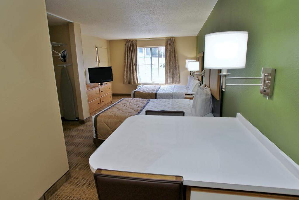 Studio with 2 Queen Beds - Non-Smoking