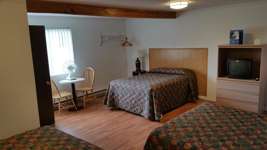 Classic Family Room,403946523:JPEG