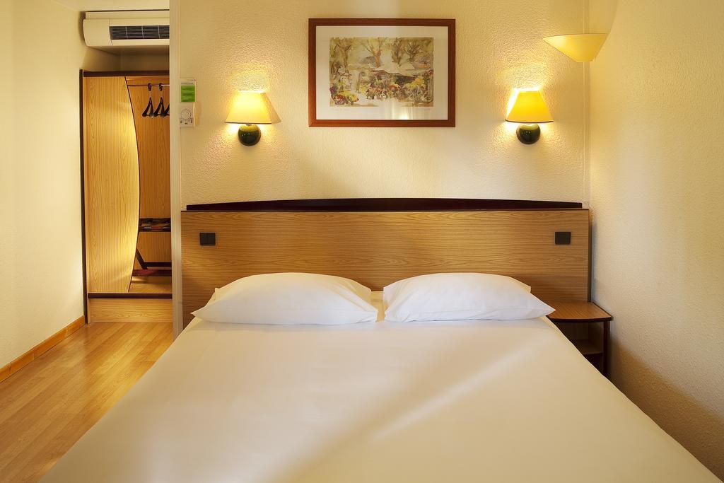 Double Room with One Double Bed,700948294:JPEG