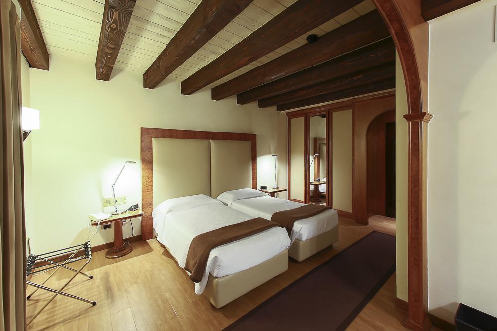 Twin Room,404937186:JPEG