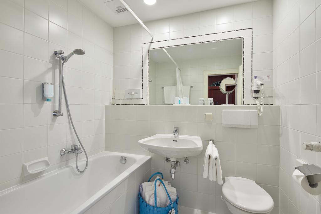 Superior Double Room Lake Side