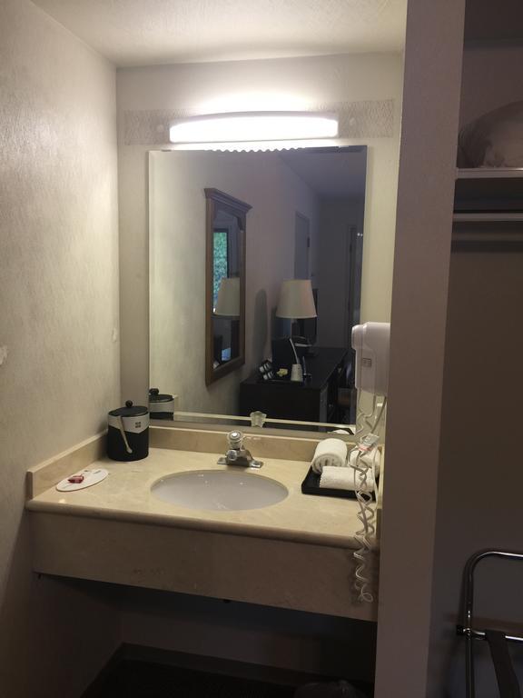 King Room - Non-Smoking