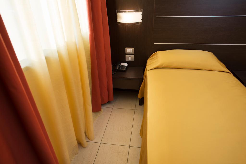Triple Room,405256104:JPEG