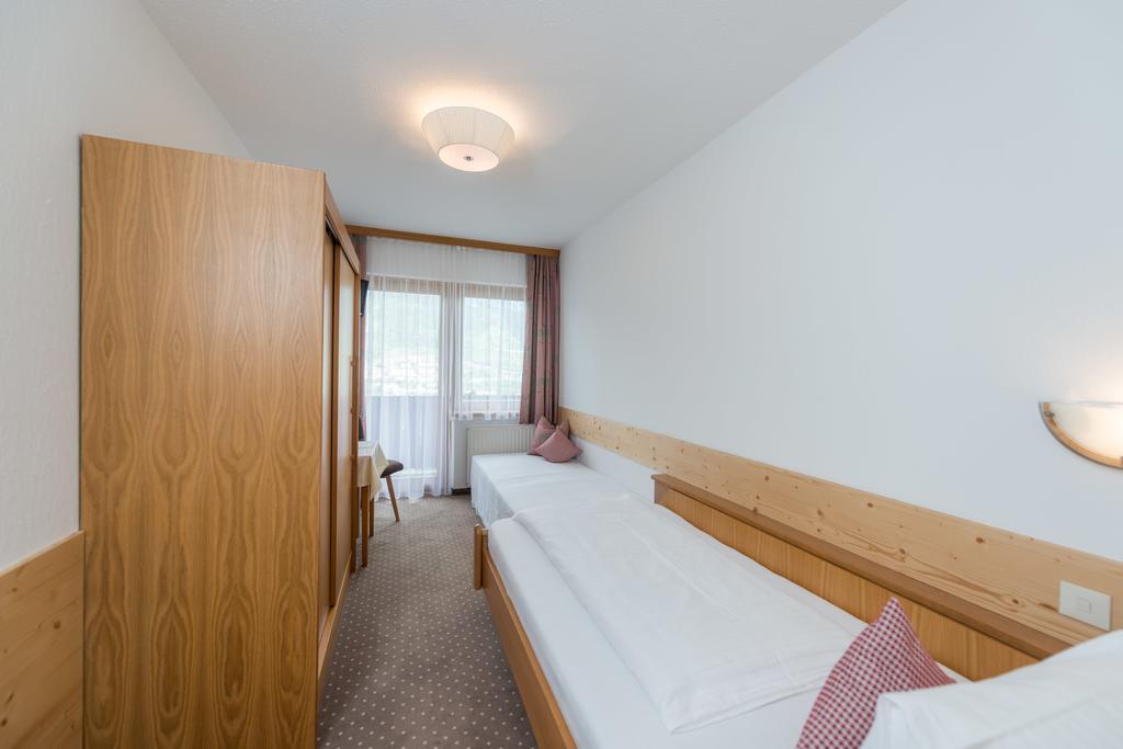 Single Room Balcony,416428428:JPEG
