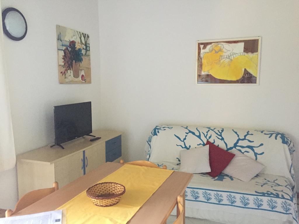 One-Bedroom Apartment Split Level,411279501:JPEG