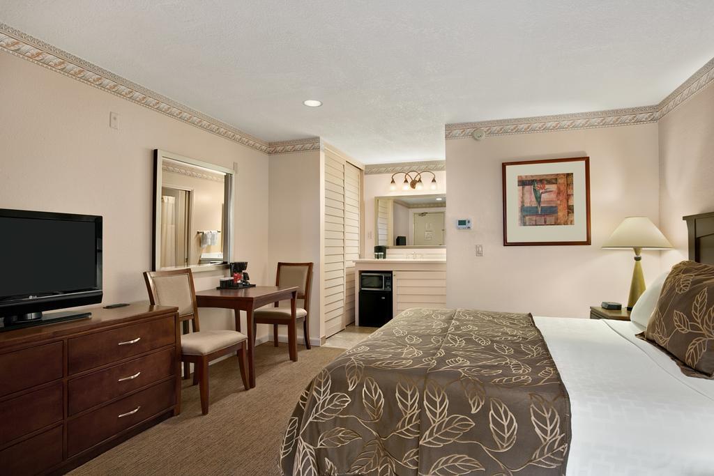 King Room Mobility or Hearing Impaired Access Non-Smoking