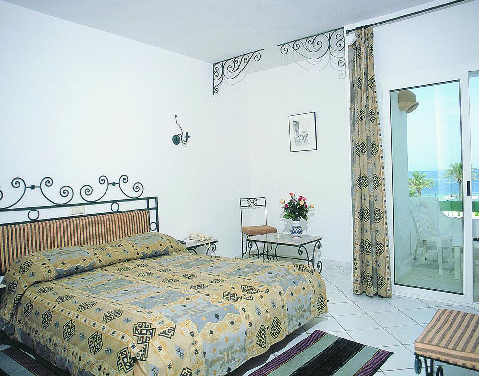 Quarto Triplo Standard com Vista Mar