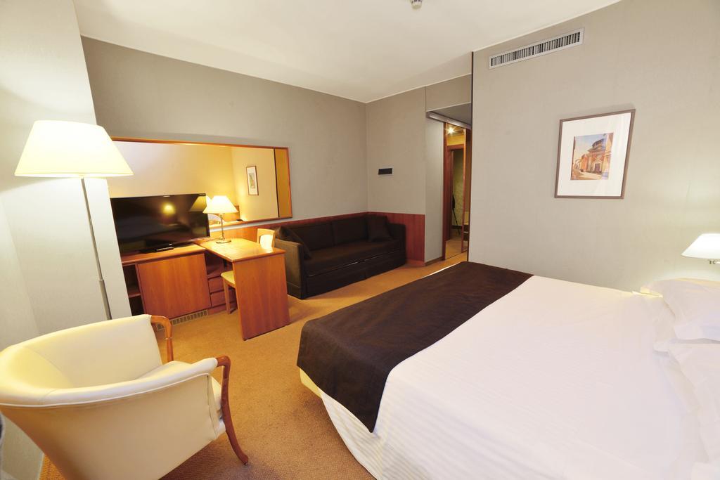 Standard Zimmer mit Kingsize-Bett und Zustellbett