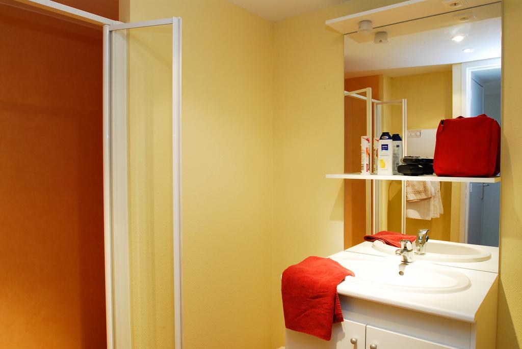 Three-Bedroom Apartment,655872867:JPEG