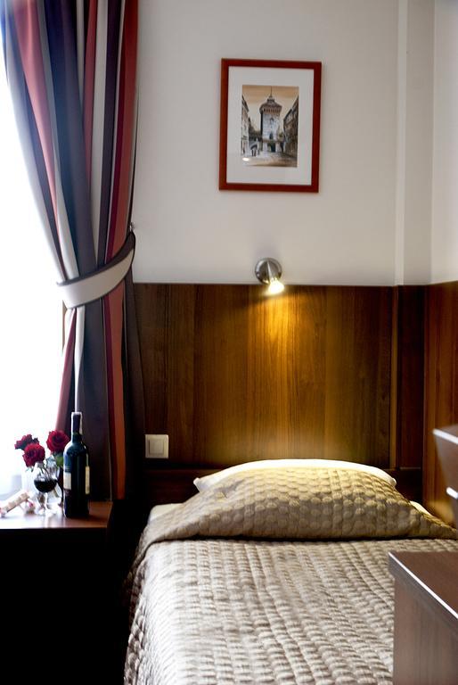 Double Room Business