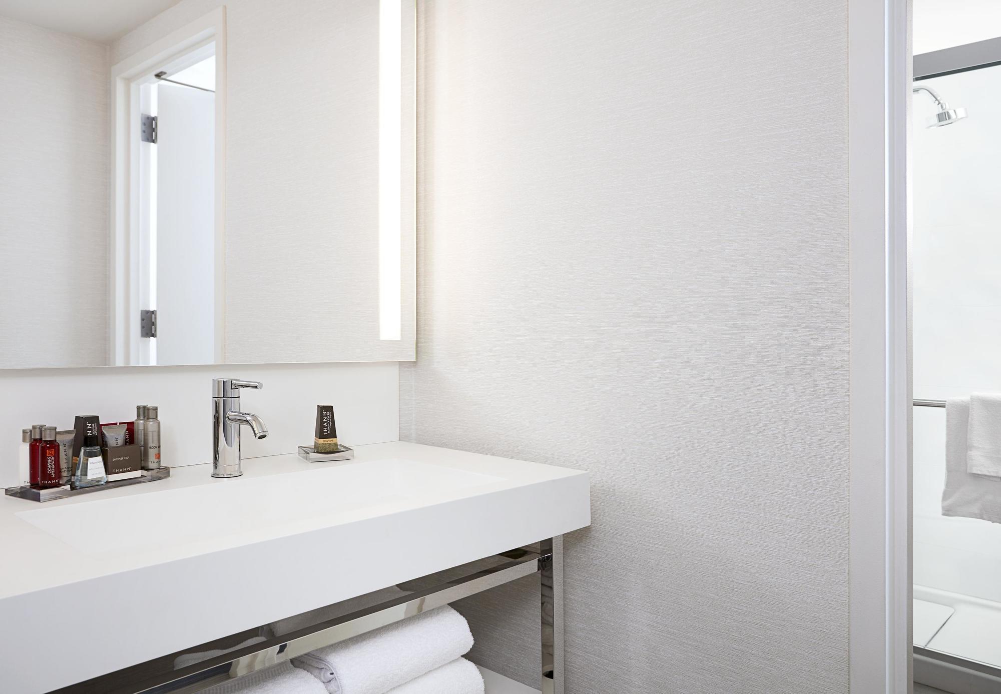 One-Bedroom King Suite