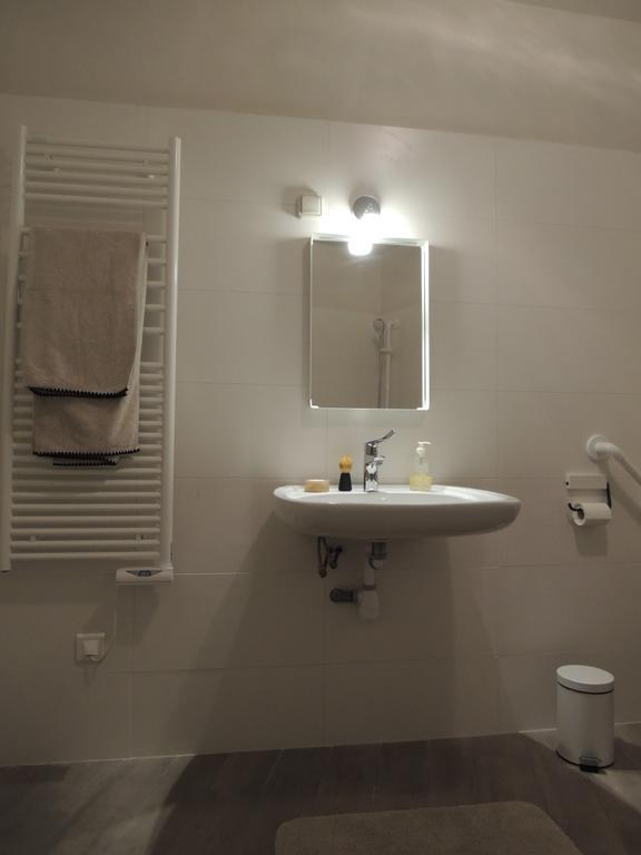 Doppel- oder Zweibettzimmer