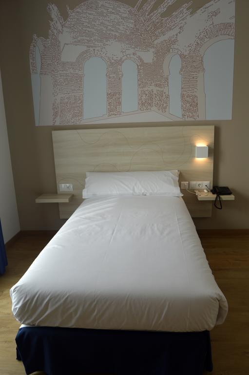 Single Room with Spa Access