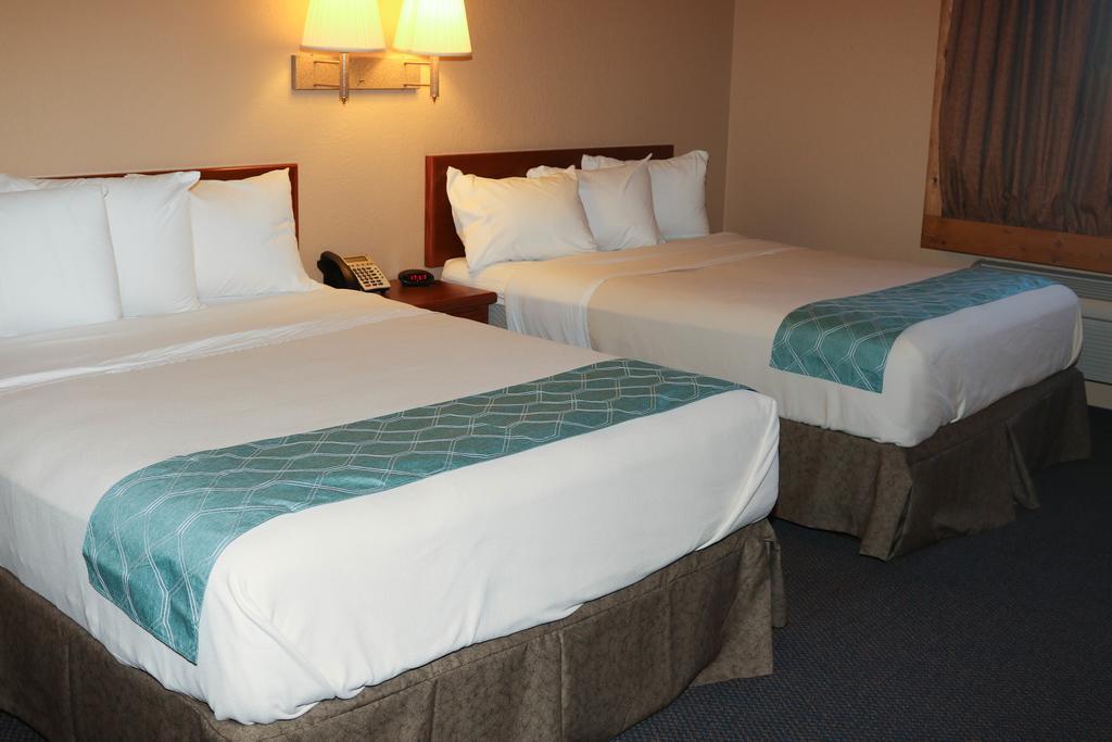 Queen Room with Two Queen Beds - Non-Smoking