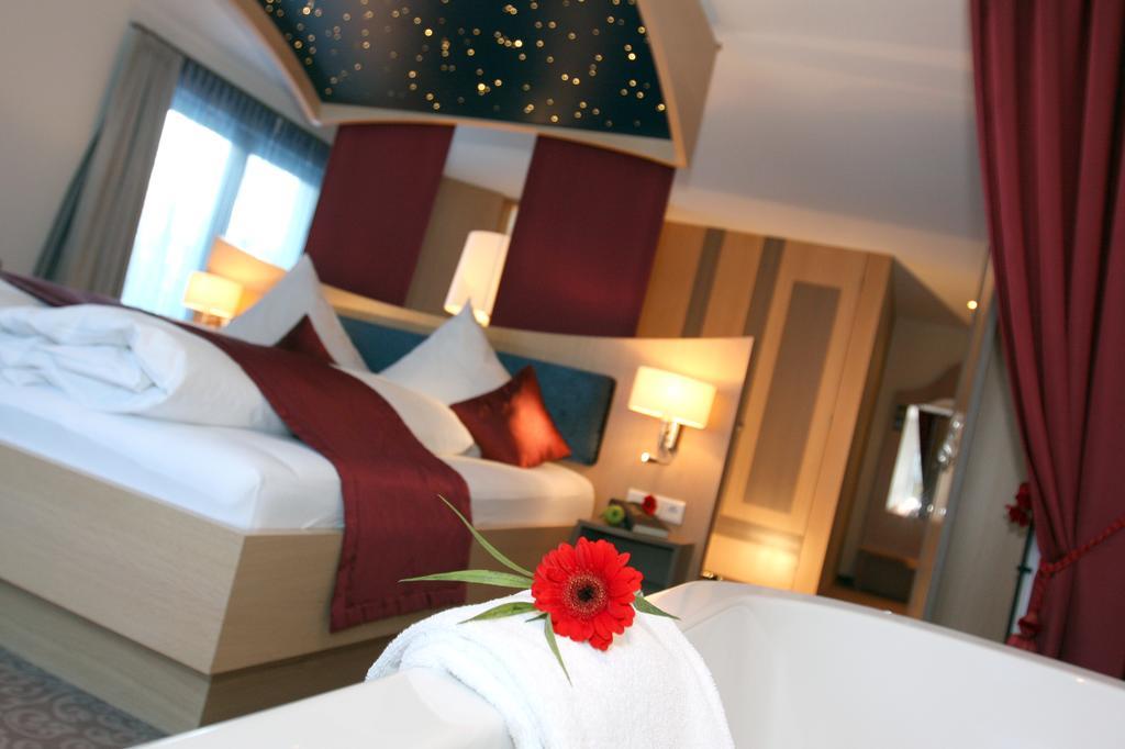 Romantic Suite Superior castle view air condition,1558130302:JPEG