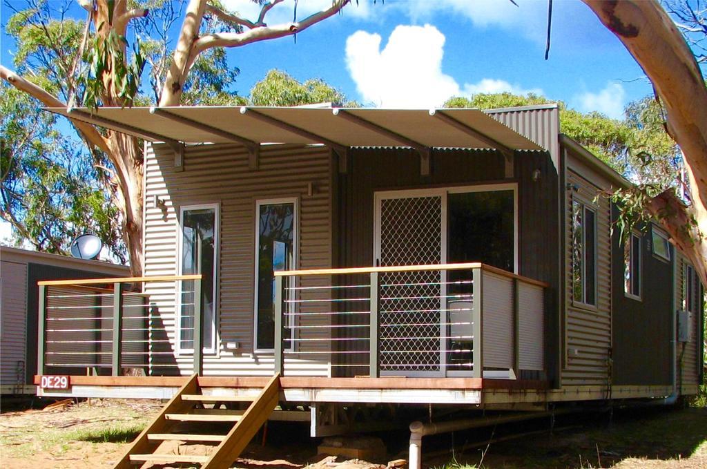 Deluxe Family Three-Bedroom Cabin with Private Bathroom