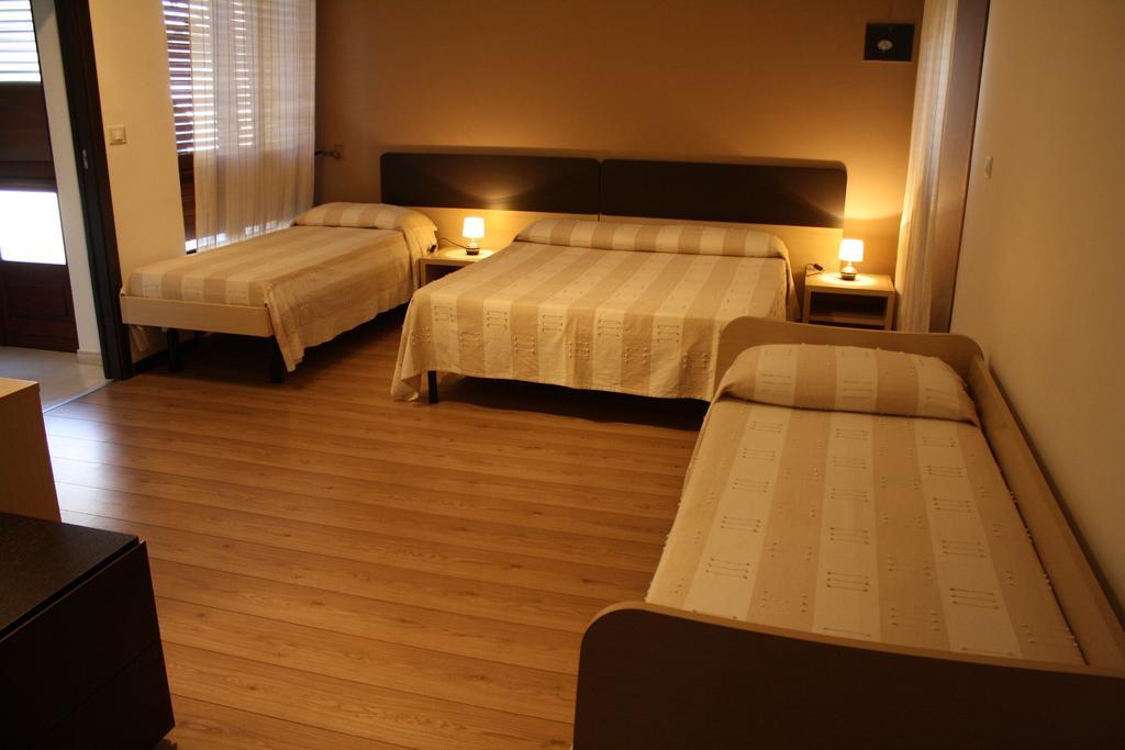 Quadruple Room,445593933:JPEG