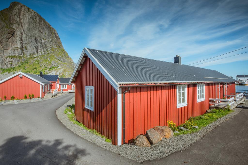 Traditional Two-Bedroom Cottage,445745355:JPEG