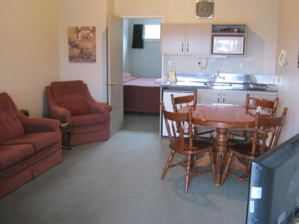 Two-Bedroom Apartment Split Level,44788681:JPEG