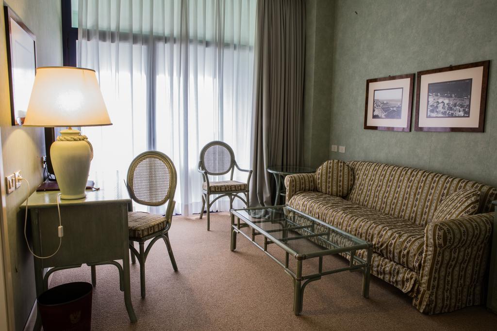 Standard Junior Suite,737159863:JPEG