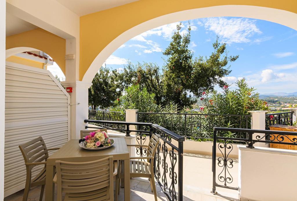 Appartement Familial - Vue Partielle sur la Mer (2 Adultes + 2 Enfants)