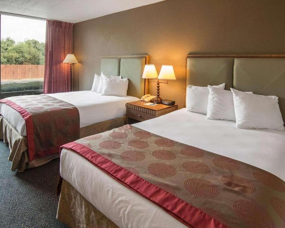 Deluxe Queen Room with Two Queen Beds
