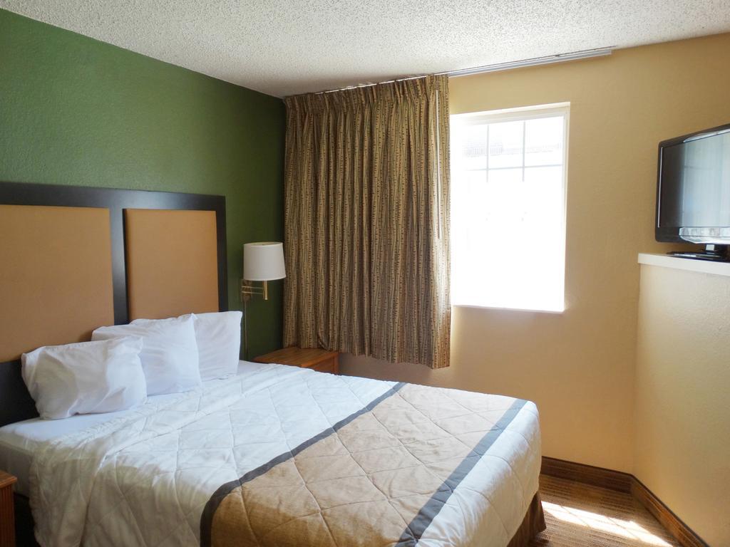 One Bedroom Suite 1 Queen Bed Non-Smoking