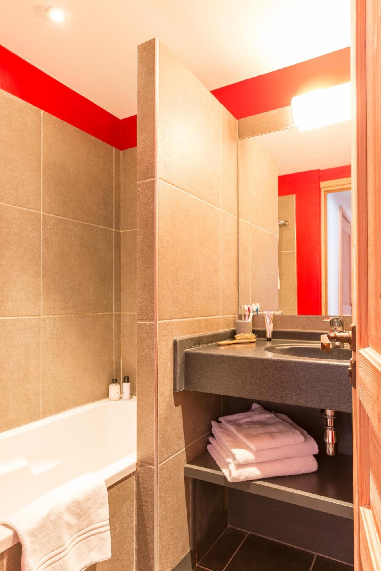 Two-Bedroom Apartment,631370472:JPEG
