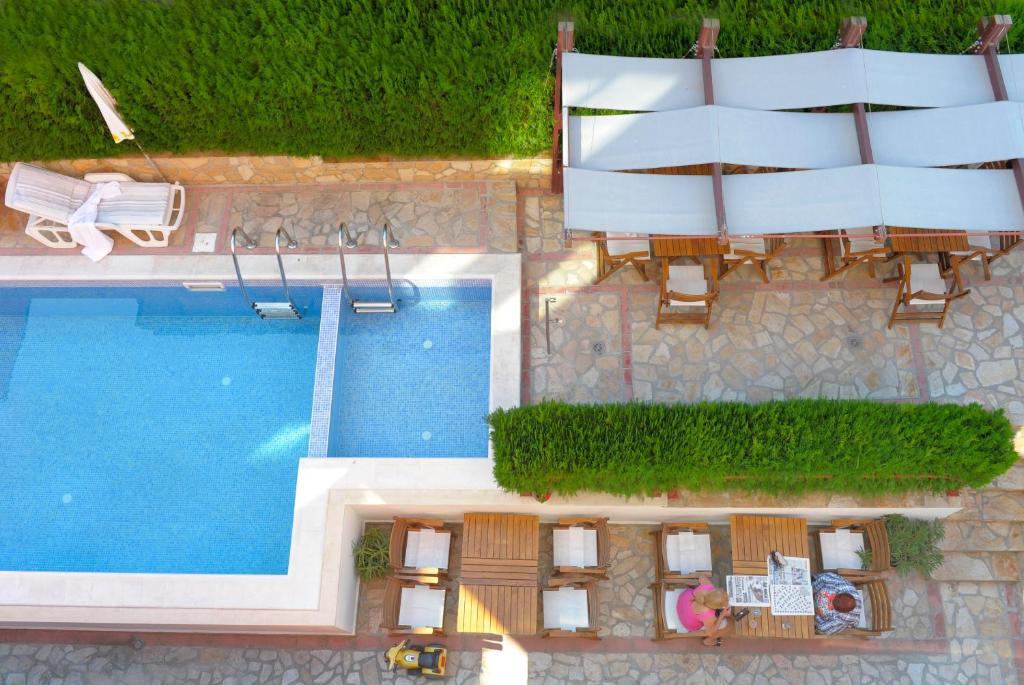Suite Esquinera con vistas al mar y a la piscina