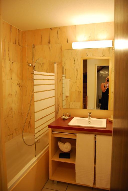 Small Duplex House Air conditioning,48320929:JPEG