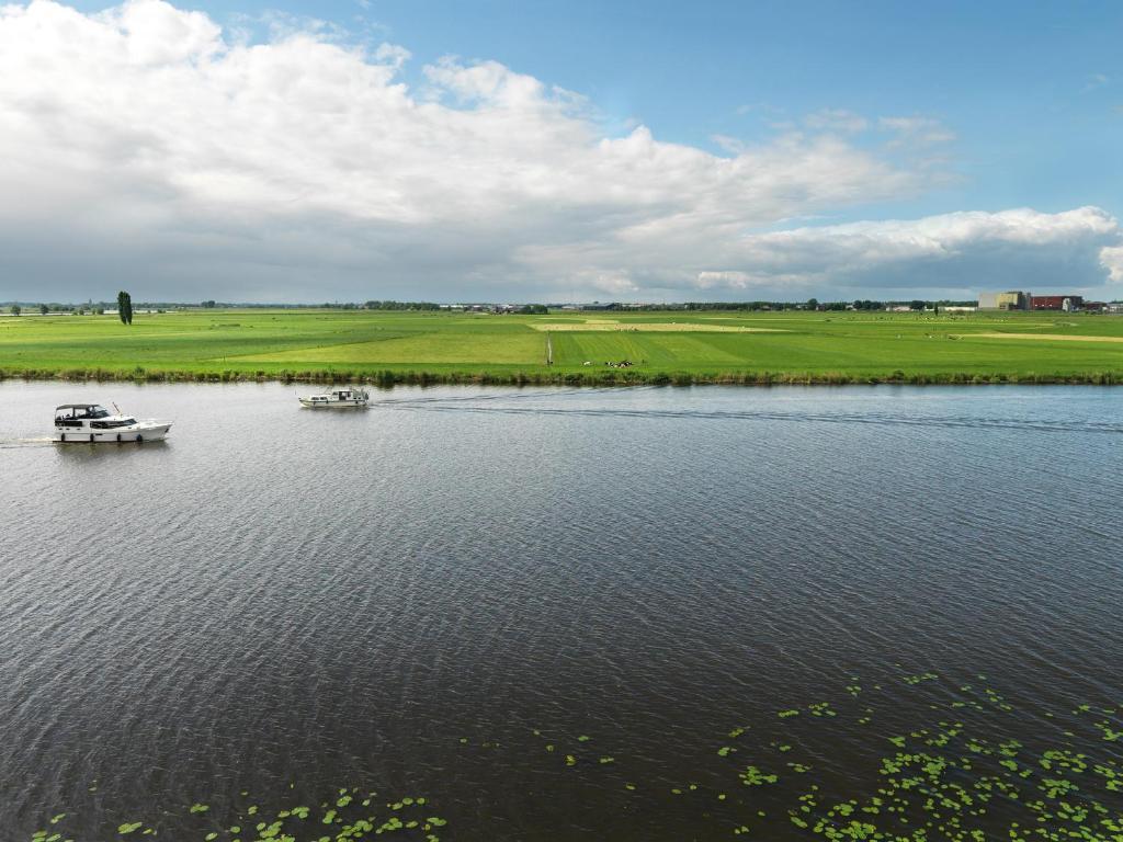 Comfort Tweepersoonskamer met 2 Eenpersoonsbedden en Uitzicht op de Rivier