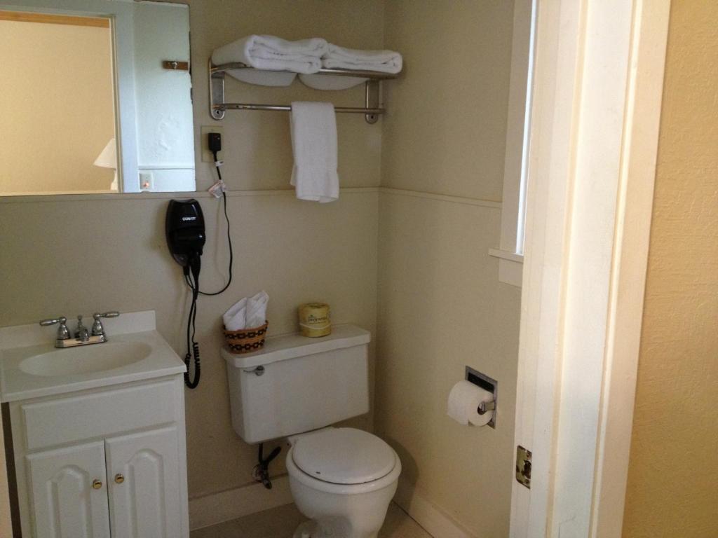 Habitación con cama grande
