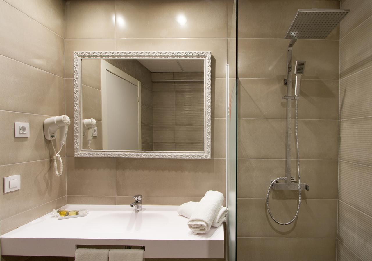 Quarto Quádruplo (2 Adultos + 2 Crianças)