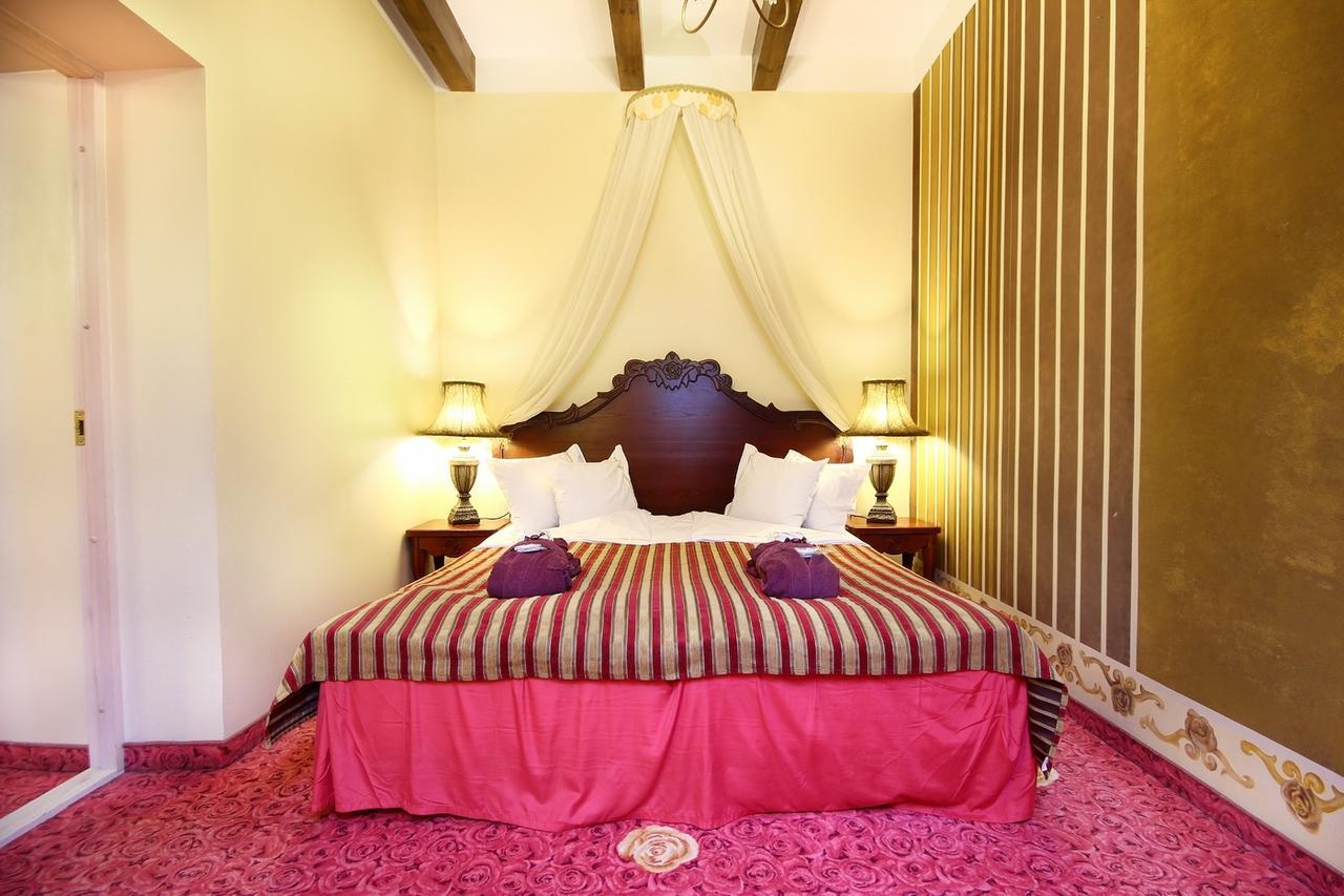 Suite with Balcony and Spa Acess