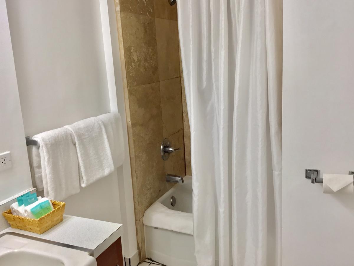One-Bedroom Queen – Non Refundable