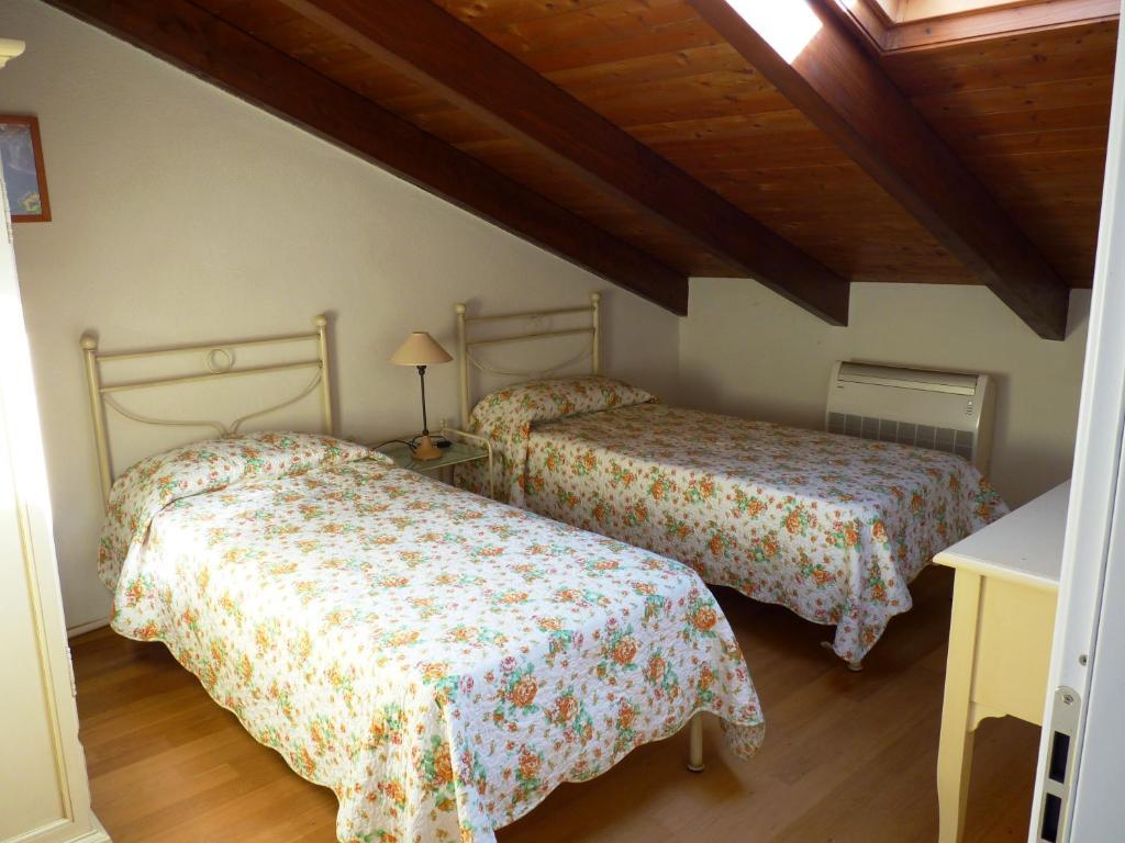 Family Room Attic,51221986:JPEG