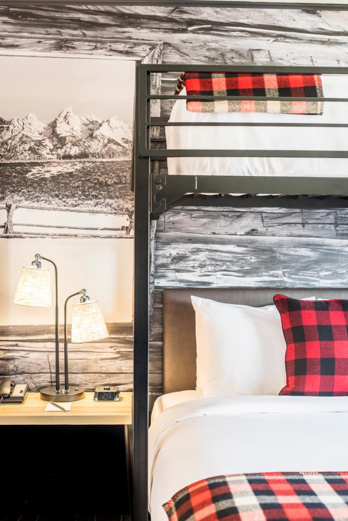 Deluxe Queen Bunk