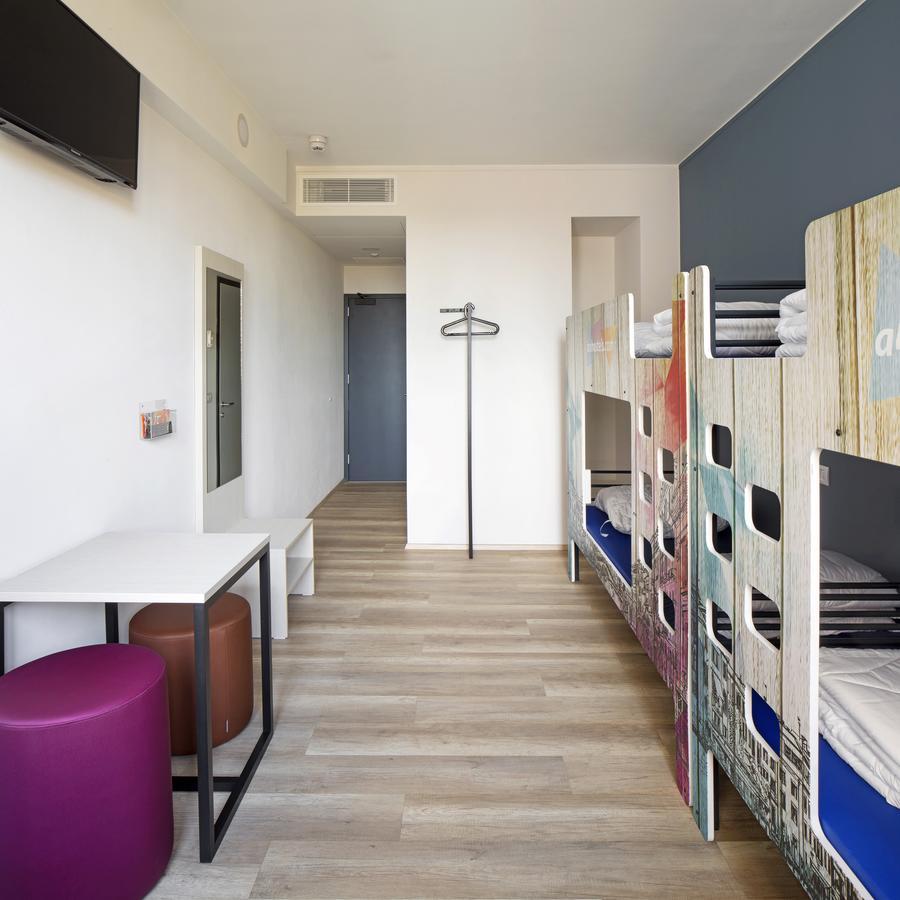 Bed in een Slaapzaal met 6 Bedden