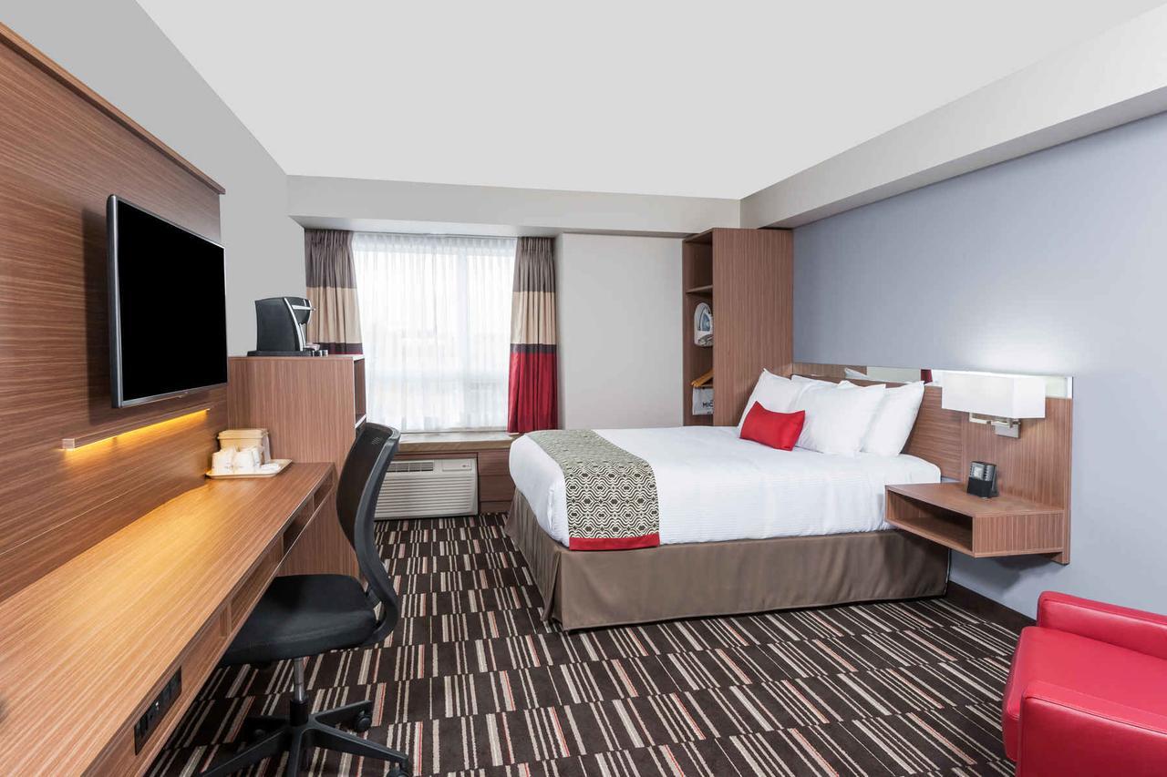 Queen Room - Mobility Access/Non-Smoking